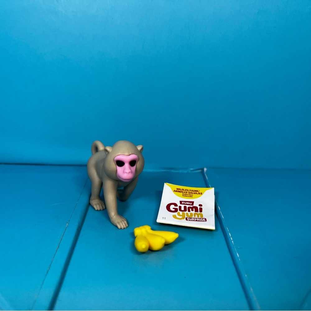 ⭐️ Zuru - Gumi Yum Surprise - Wildlife Series - Baboon w/ plantain accessory